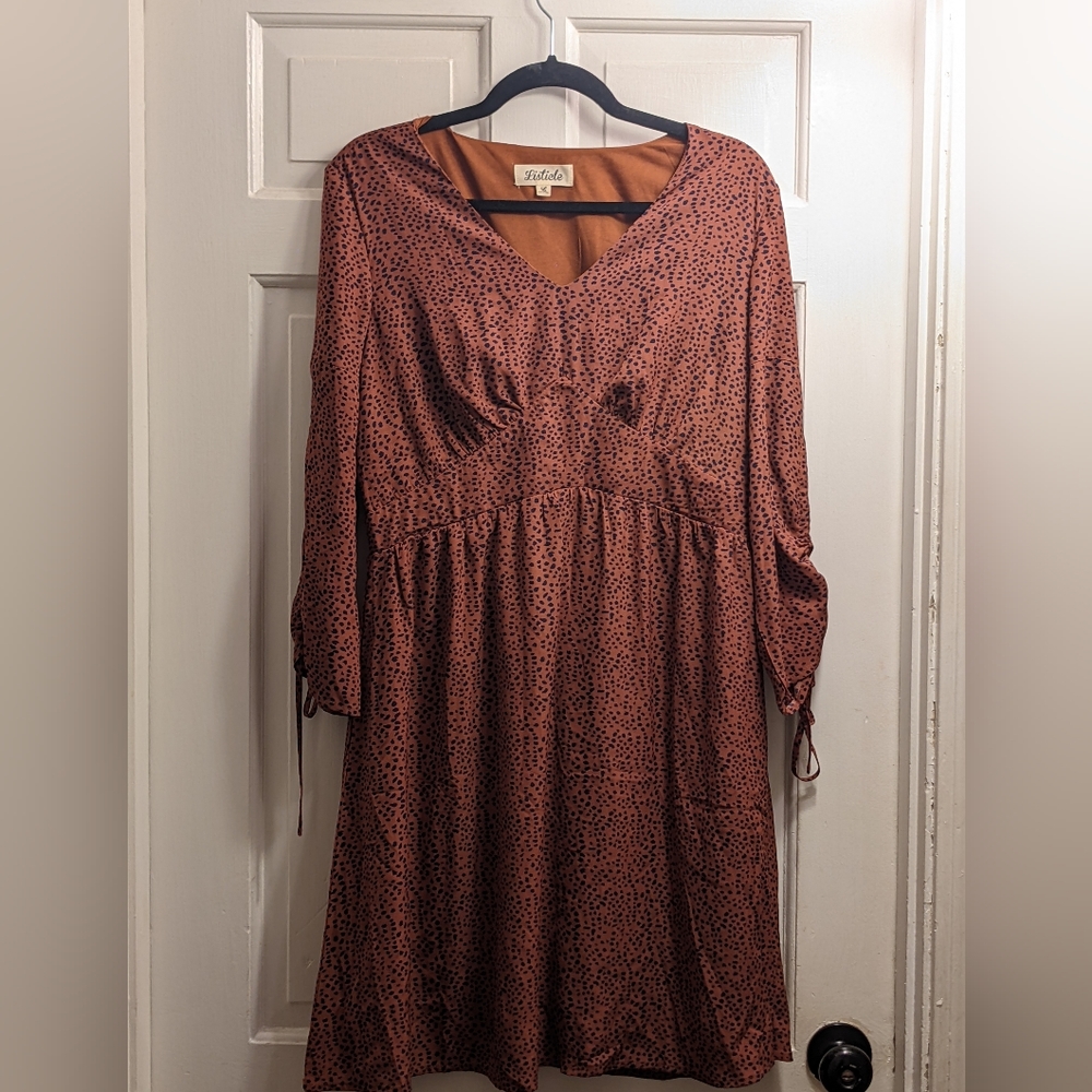 V-neck printed ruched sleeved dress